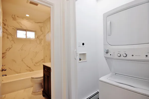 $2,300 | 99-103 Mill Street, Unit 2LEFT, Greenwich, CT 06830