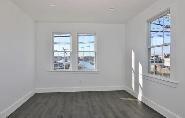 $2,300 | 99-103 Mill Street, Unit 2LEFT, Greenwich, CT 06830