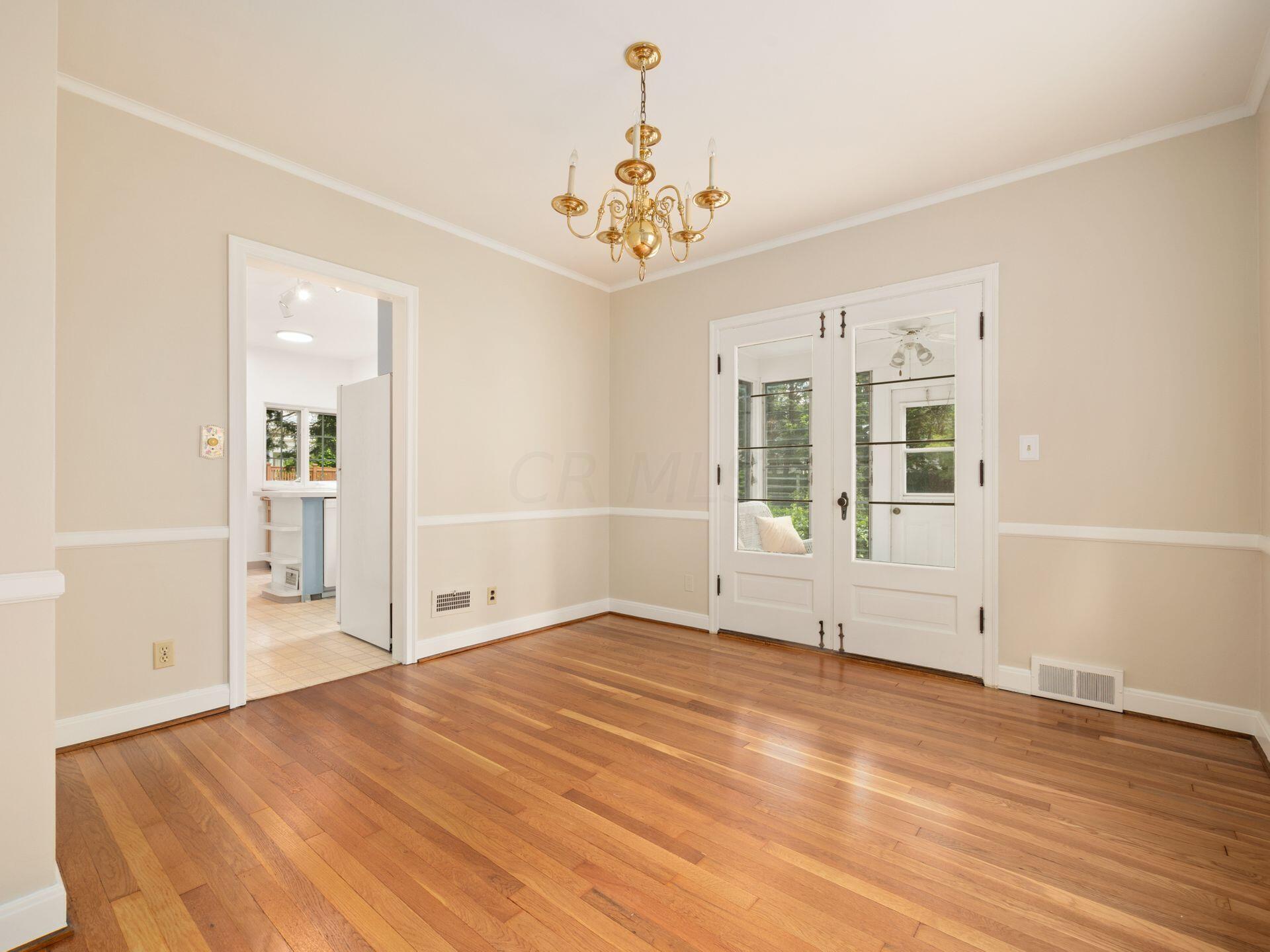 1655 Doone Road Columbus, OH 43221 - Photo 17 of 52 Dining room 4
