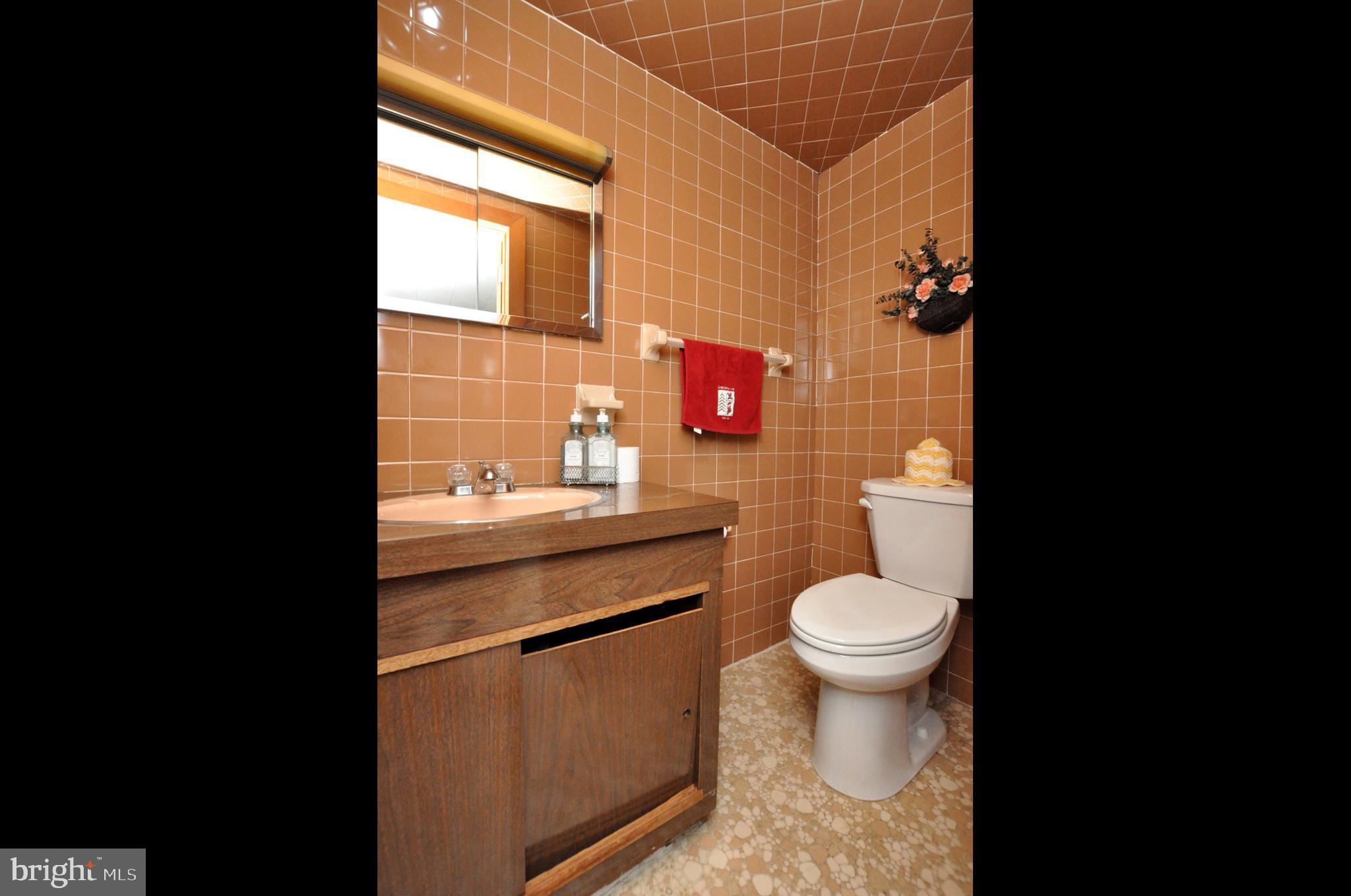 613 Arndt Avenue Riverside, NJ 08075 - Photo 12 of 27 1/2 Bath First Floor