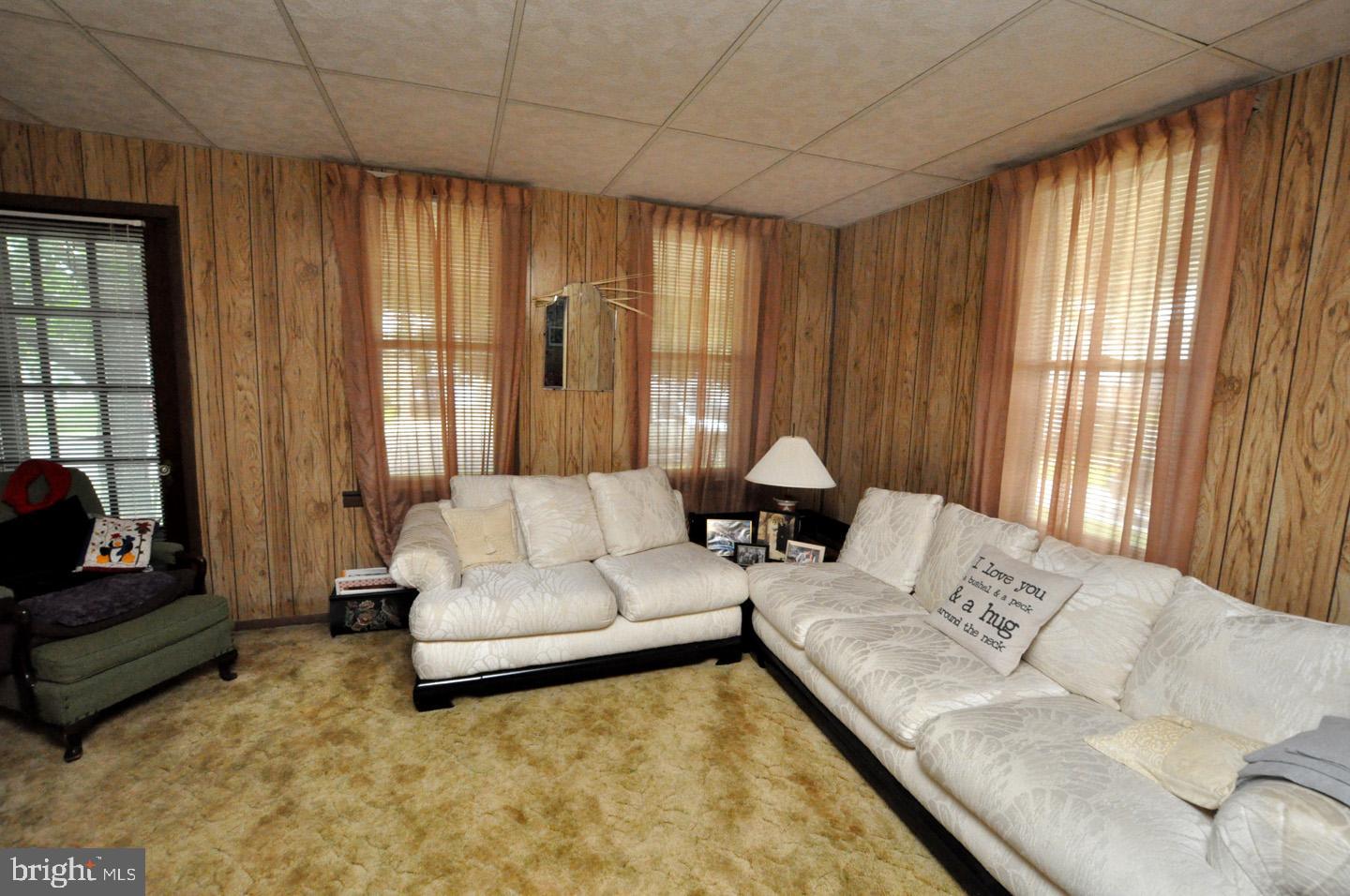 613 Arndt Avenue Riverside, NJ 08075 - Photo 5 of 27 Living Room
