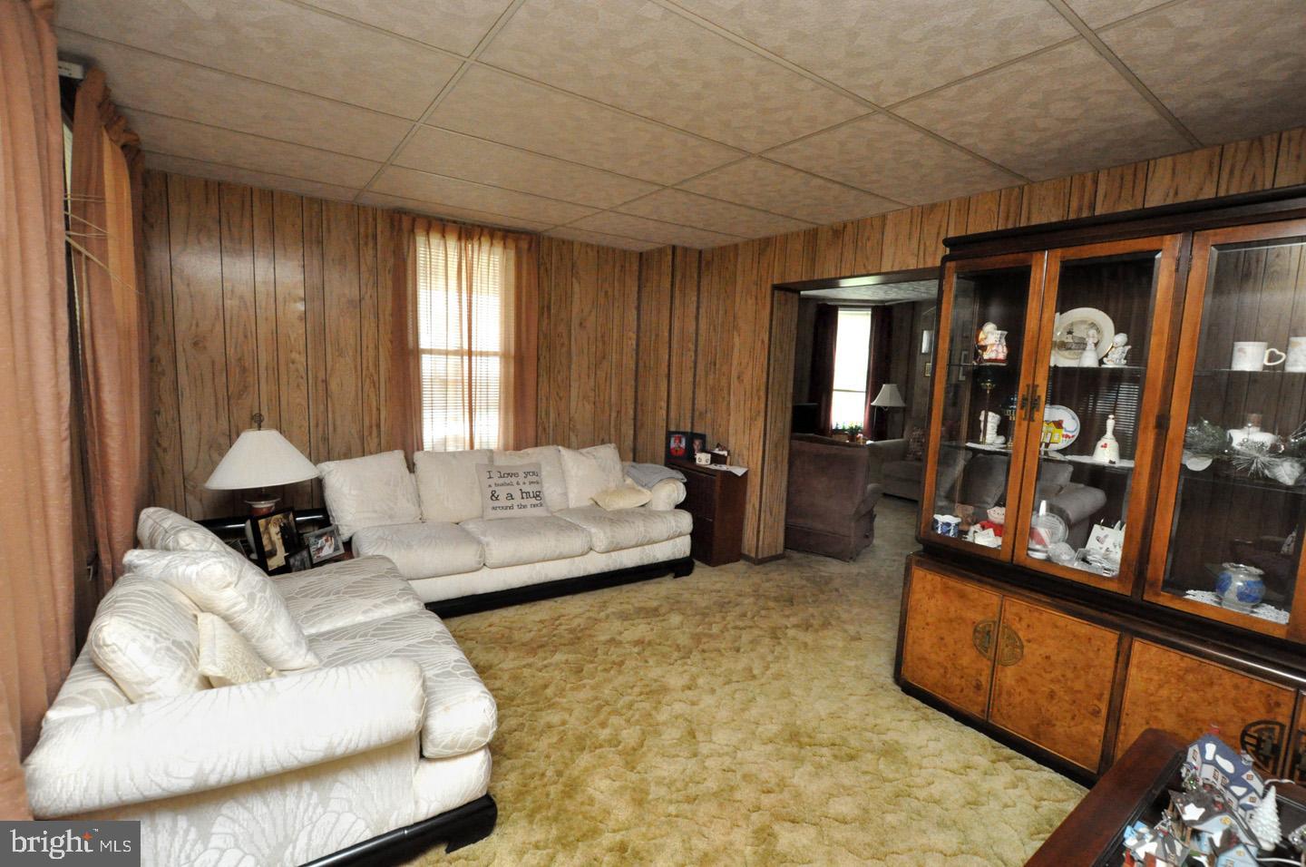613 Arndt Avenue Riverside, NJ 08075 - Photo 6 of 27 Living Room