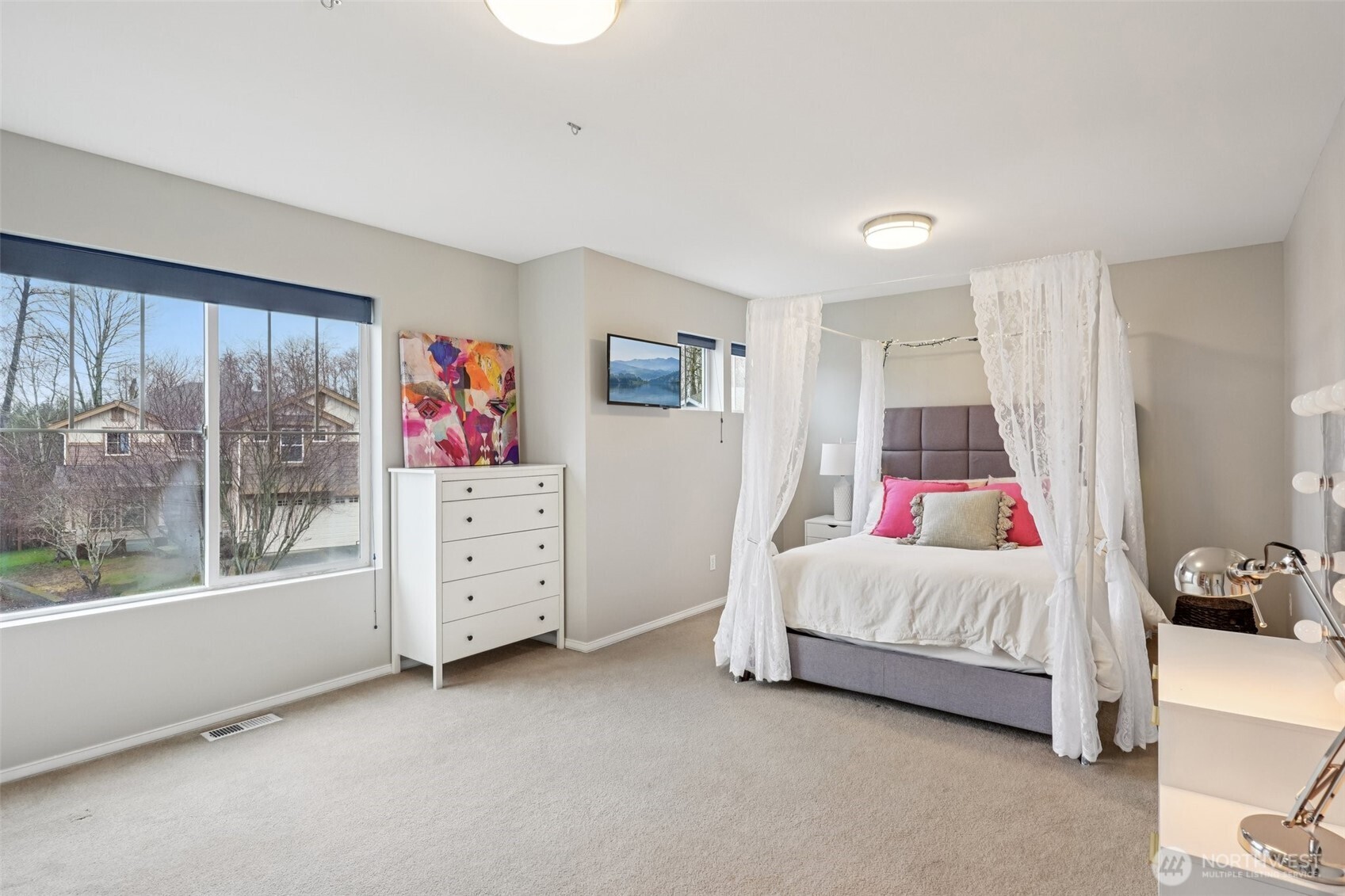 206 Pasco Drive Northeast Renton, WA 98059 - Photo 26 of 40 a room with a bed and a window