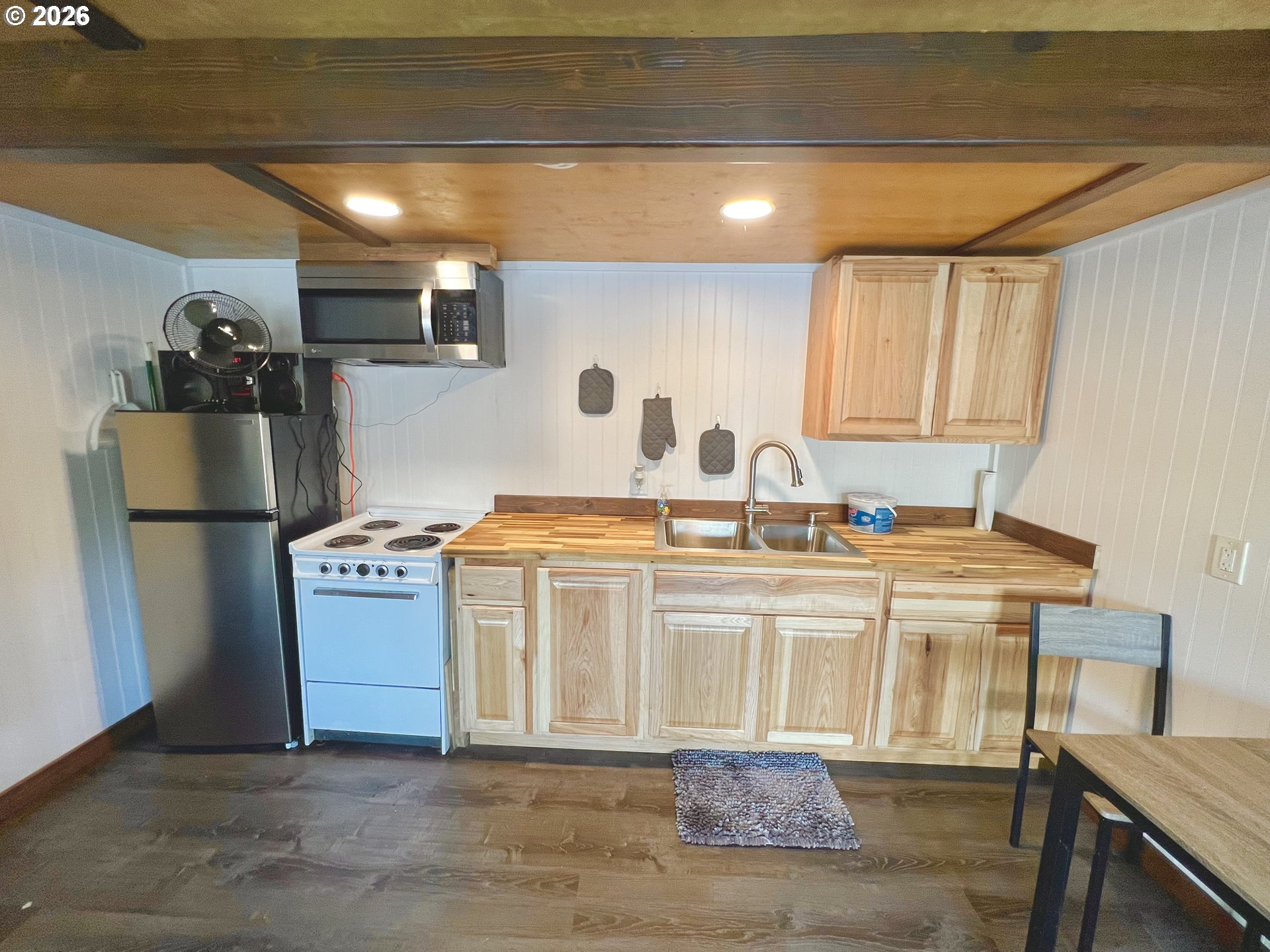 515 North Tenmile Lakeside, OR 97449 - Photo 5 of 20 a kitchen with a sink cabinets and appliances