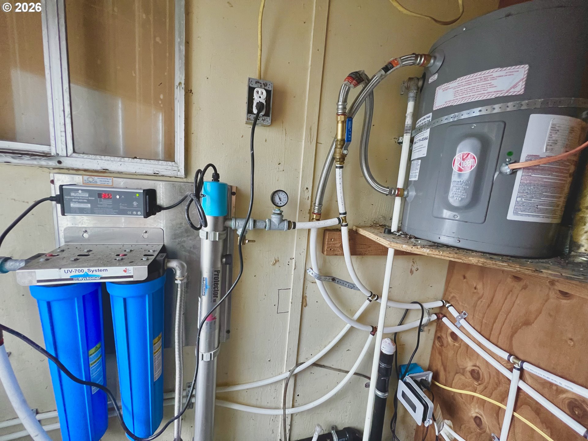 515 North Tenmile Lakeside, OR 97449 - Photo 10 of 20 a utility room with dryer and washer