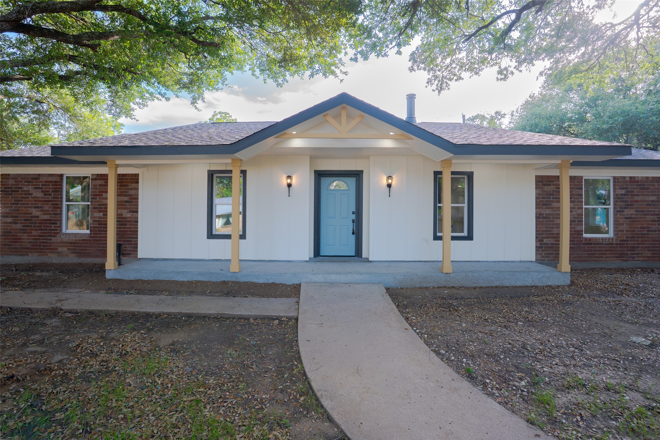 2408 Lynne Way Street Brenham, TX 77833 - Photo 2 of 38