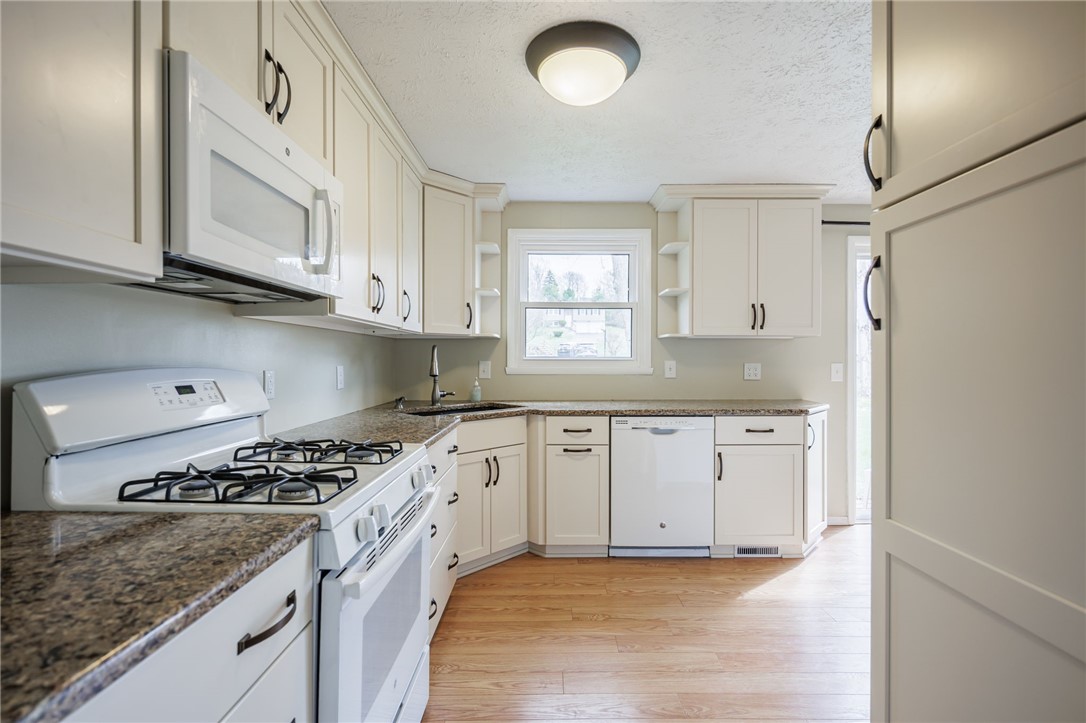 1783 Erie Station Road Henrietta, NY 14467 - Photo 12 of 39