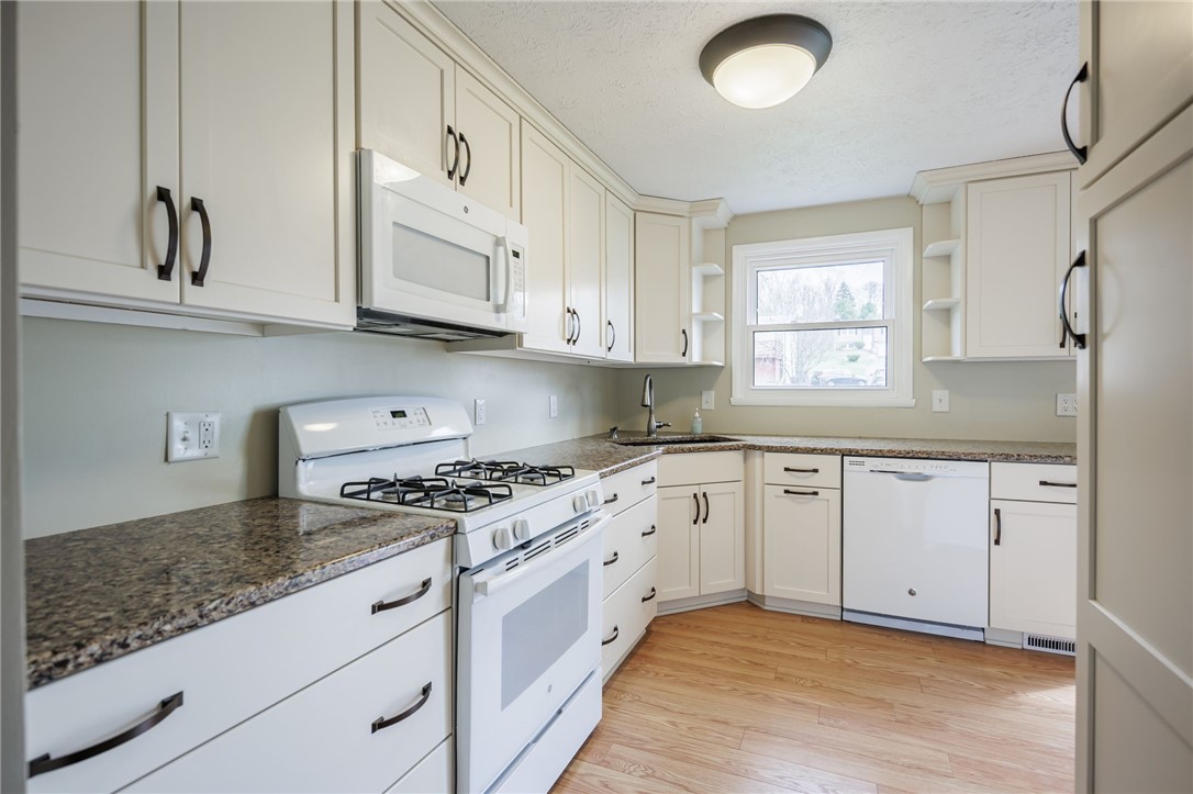 1783 Erie Station Road Henrietta, NY 14467 - Photo 13 of 39