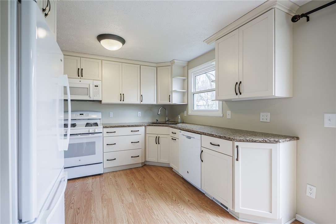 1783 Erie Station Road Henrietta, NY 14467 - Photo 10 of 39