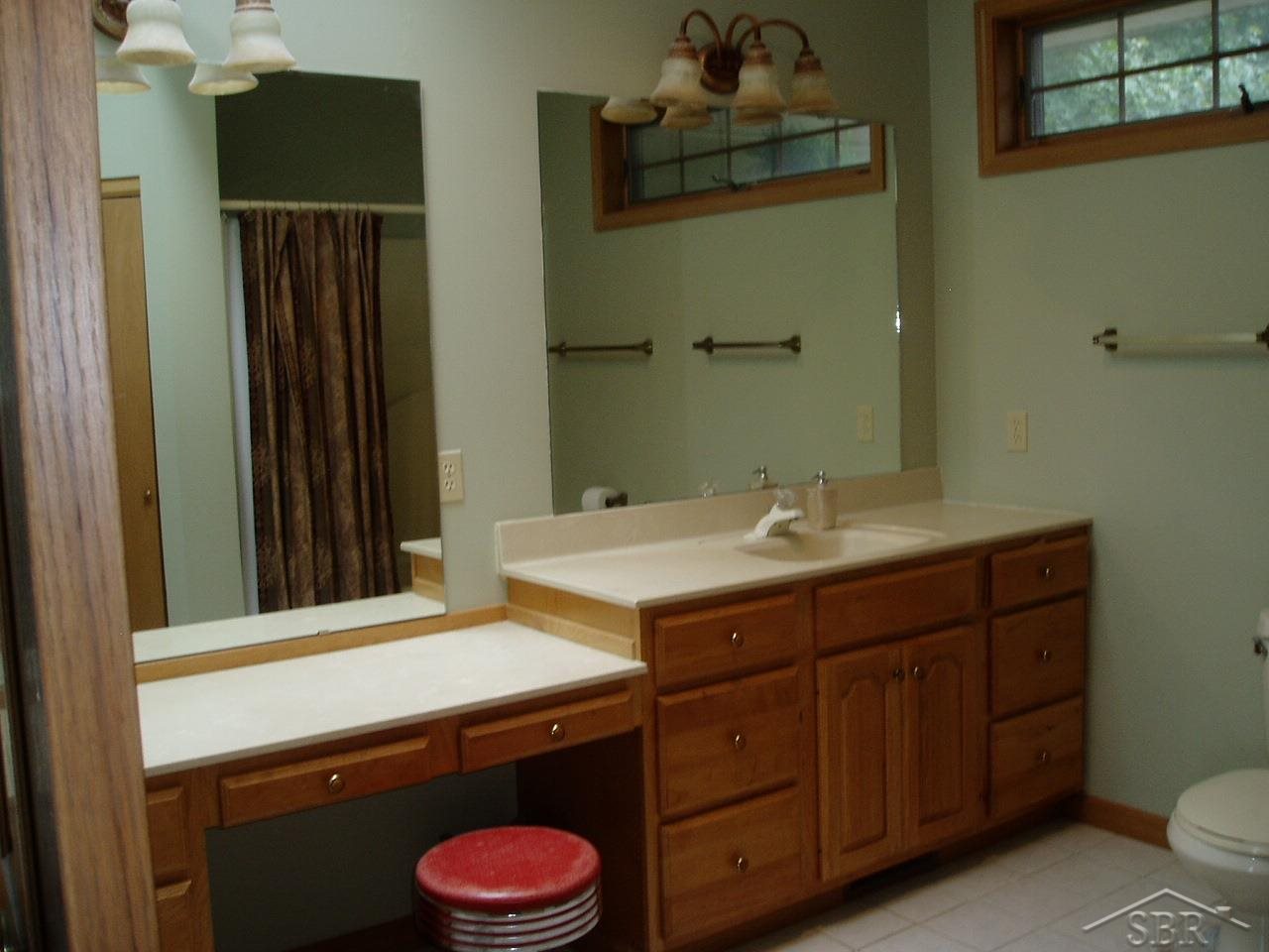 6600 McCarty Road Saginaw, MI 48603 - Photo 10 of 13 31230961-9.JPG