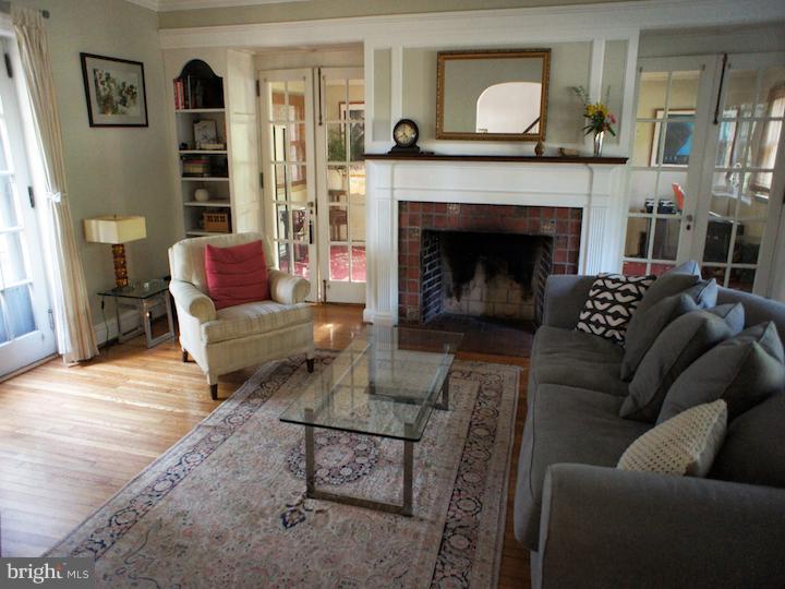 549 Midvale Road Upper Darby, PA 19082 - Photo 3 of 16