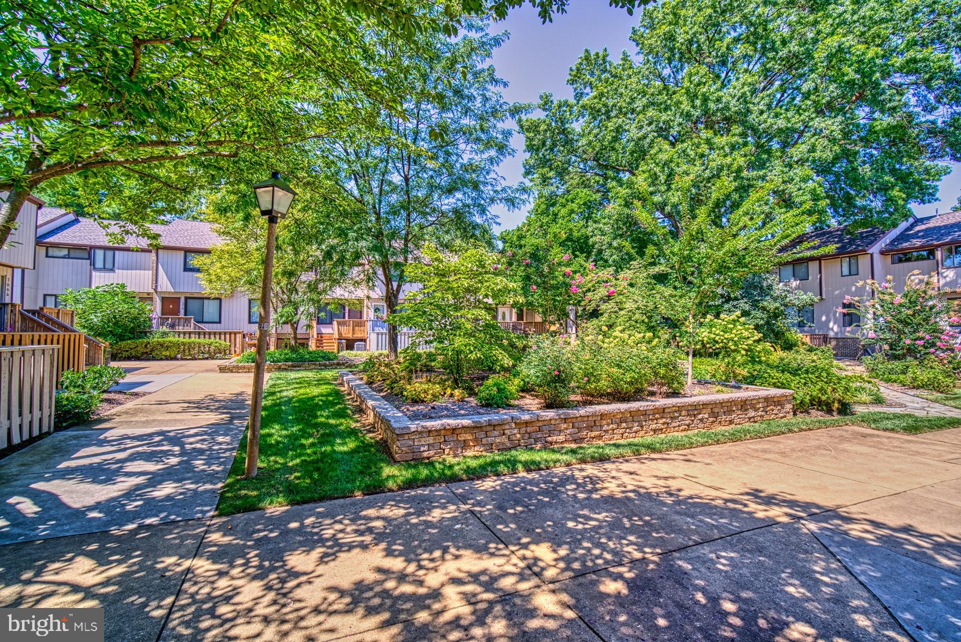 1638 Westwind Way McLean, VA 22102 - Photo 21 of 25 Courtyard in back