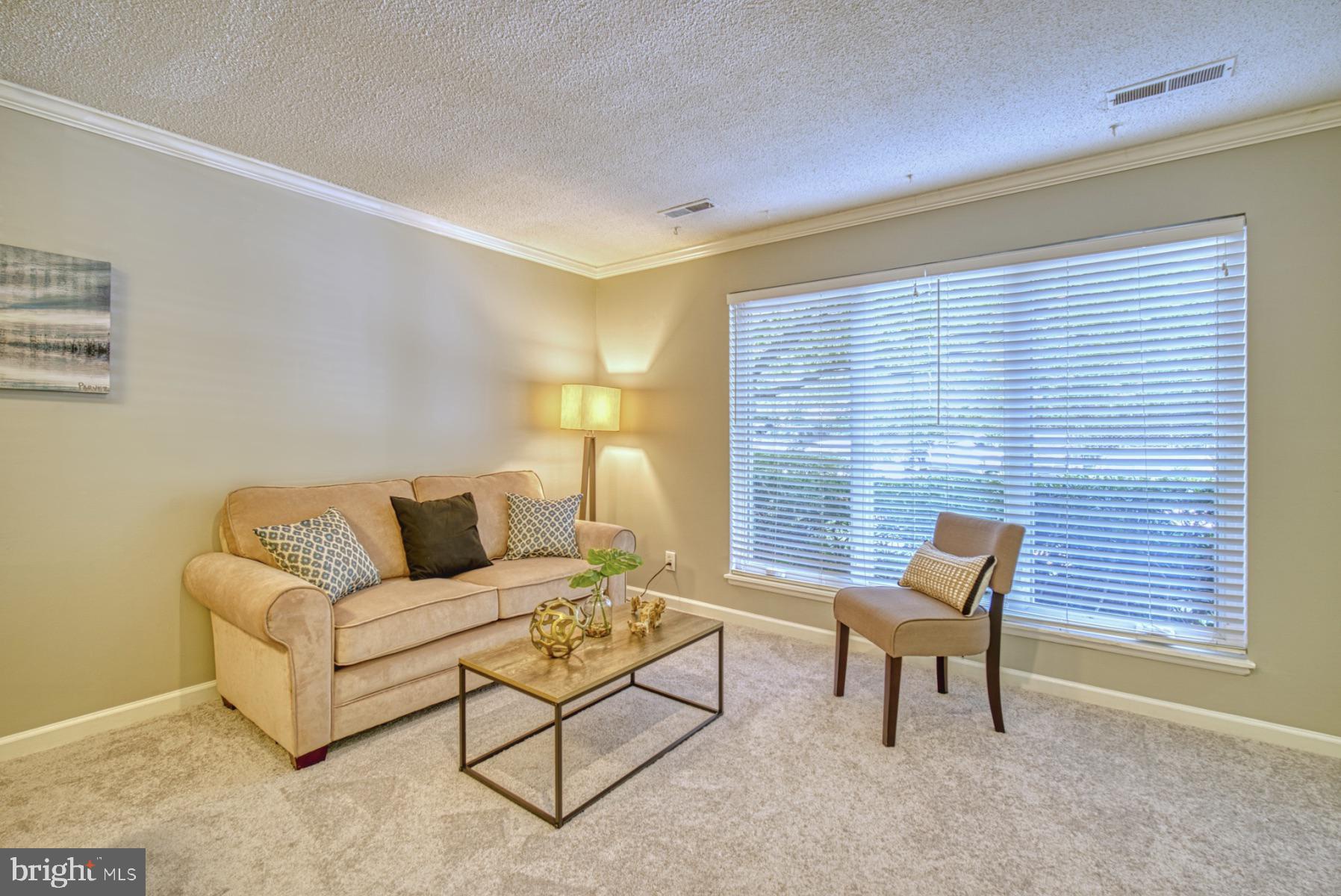 1638 Westwind Way McLean, VA 22102 - Photo 5 of 25 Lots of natural light in living area