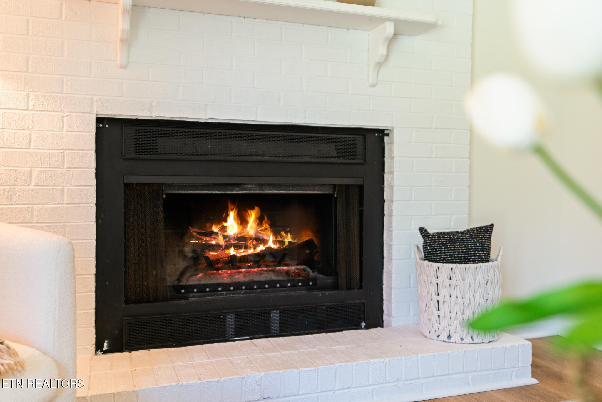 520 Harrow Road Knoxville, TN 37934 - Photo 15 of 42 a living room with a fireplace