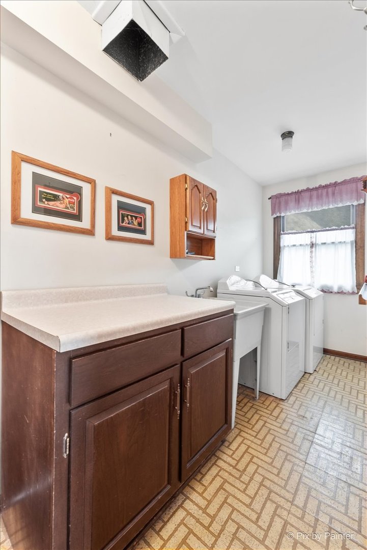1100 South Church Road Mount Prospect, IL 60056 - Photo 16 of 50 a kitchen with a stove and a sink