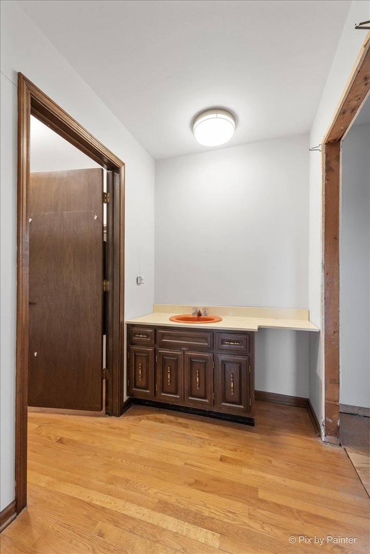 1100 South Church Road Mount Prospect, IL 60056 - Photo 19 of 50 a view of livingroom with kitchen