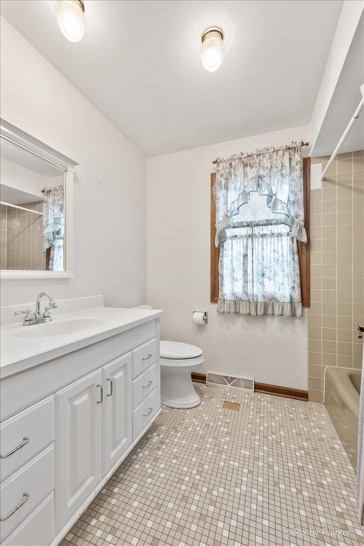 1100 South Church Road Mount Prospect, IL 60056 - Photo 20 of 50 a bathroom with a sink a toilet and a bathtub