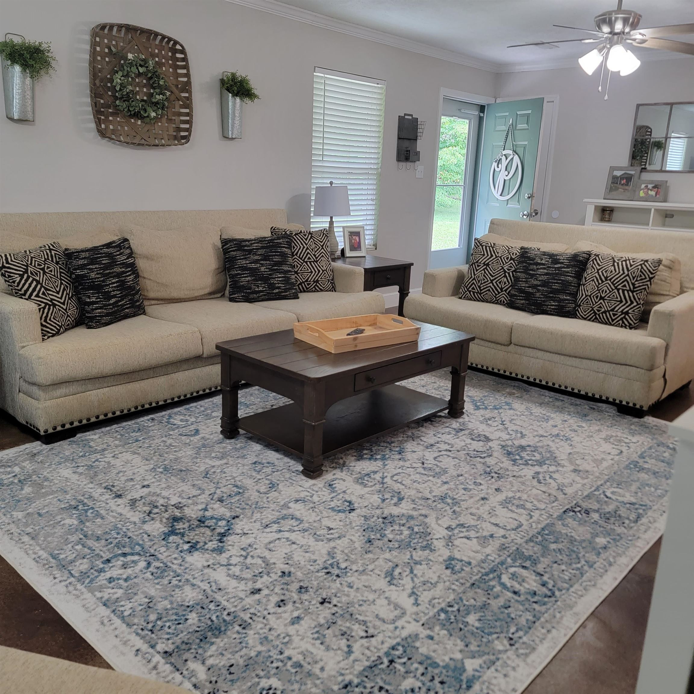 3106 Riverside Drive Jackson, TN 38301 - Photo 4 of 19 a living room with furniture and a large mirror