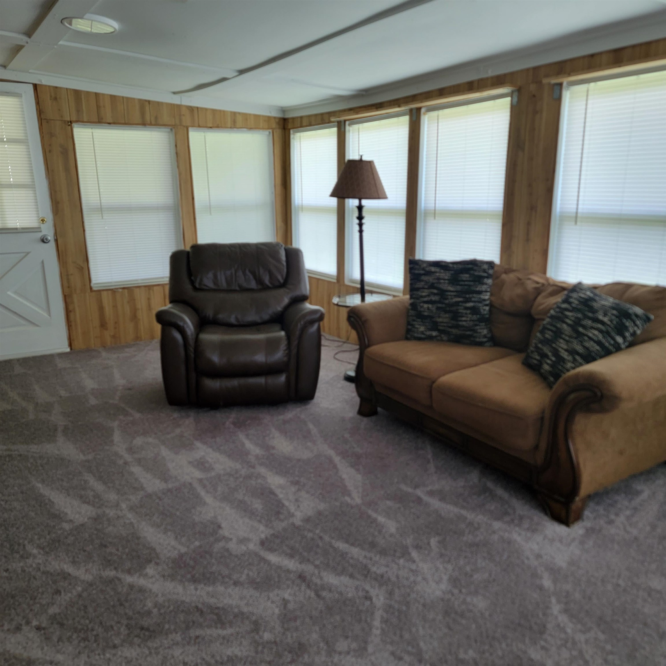 3106 Riverside Drive Jackson, TN 38301 - Photo 8 of 19 a living room with a couch and a large window