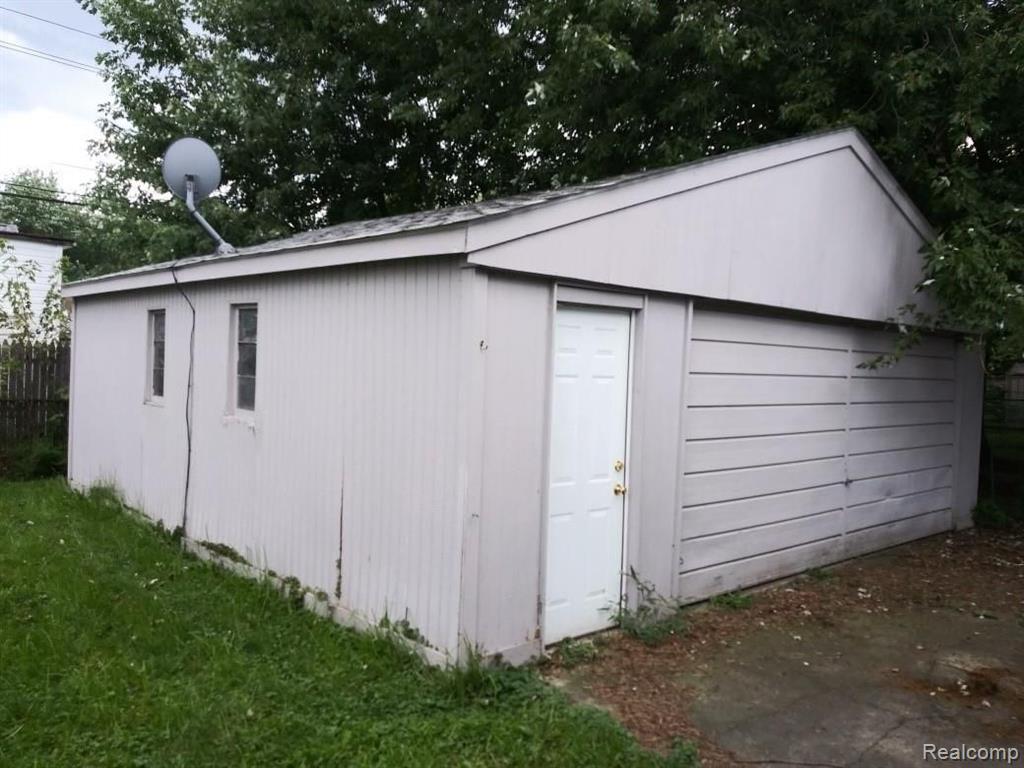 8716 Maxwell Avenue Warren, MI 48089 - Photo 4 of 30