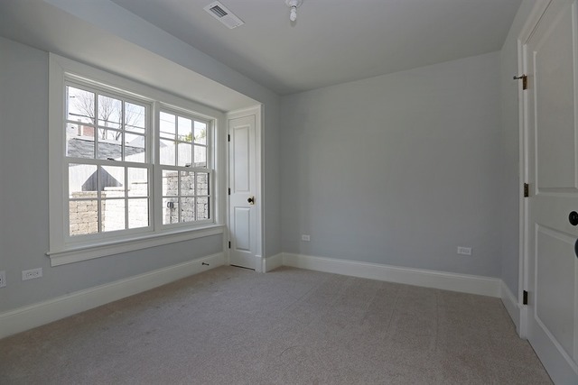 116 South Adams Street Hinsdale, IL 60521 - Photo 24 of 25 an empty room with a window