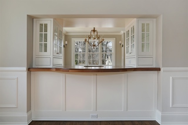 116 South Adams Street Hinsdale, IL 60521 - Photo 10 of 25 a view of a hallway with windows