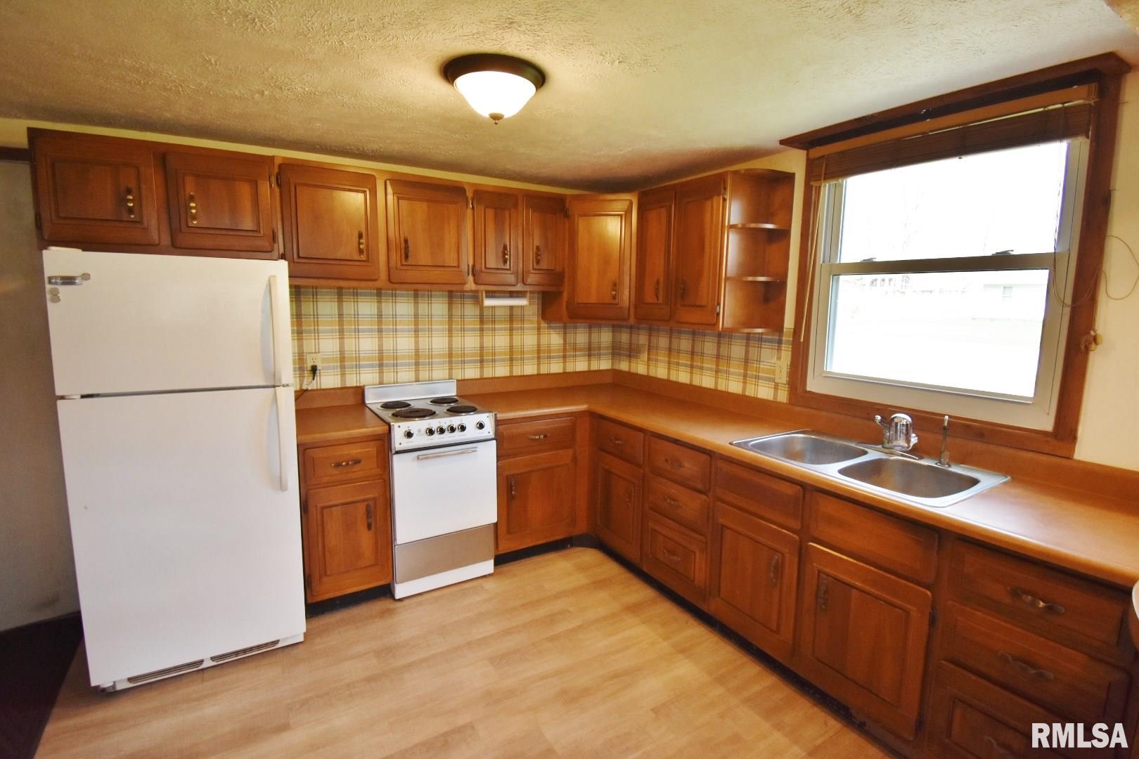 2284 Lakeview Road South Dahinda, IL 61428 - Photo 10 of 33 Gallery Image 10