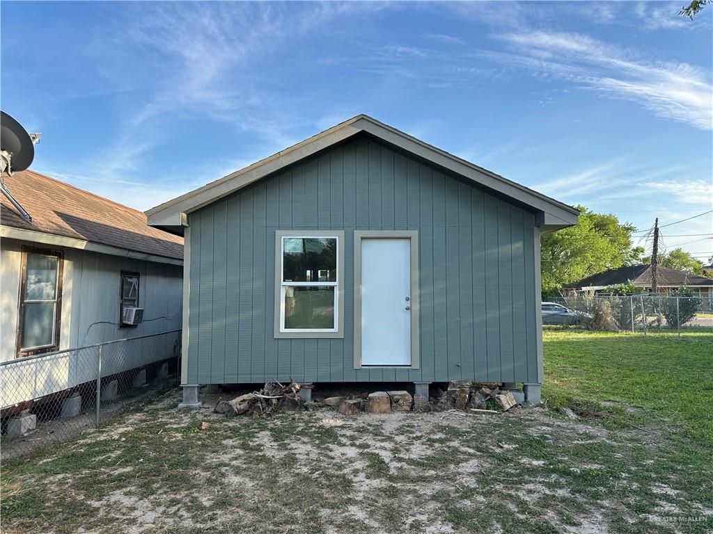 415 West Pablo Layton Street Elsa, TX 78543 - Photo 5 of 14 a backyard of a house