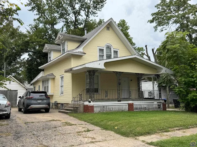$230,000 | 1225 Southwest Throop Street, Topeka, KS 66604