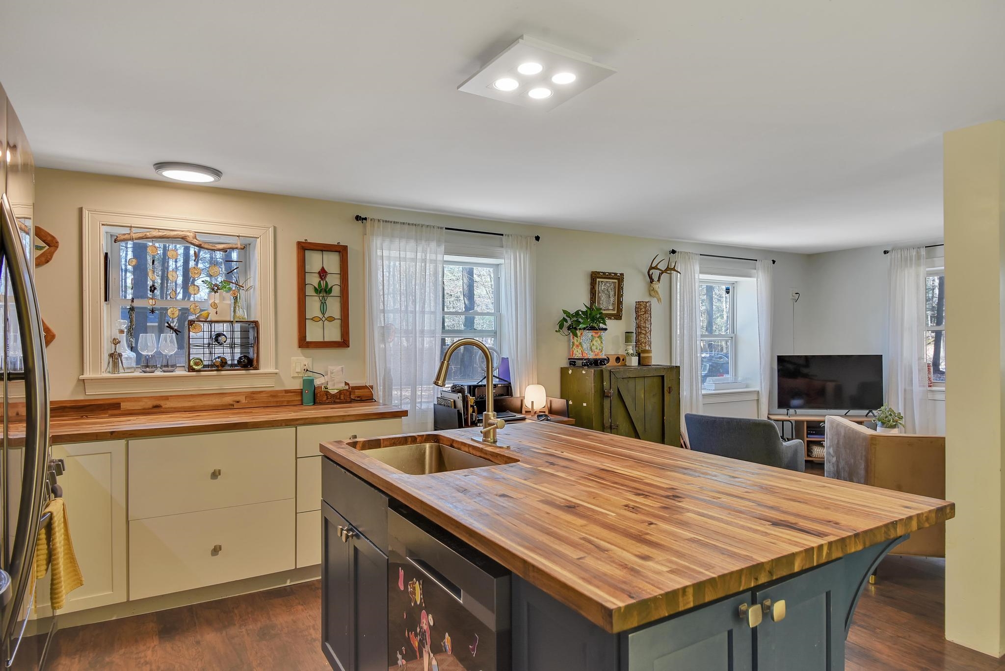 169 North Brownell Road Williston, VT 05495 - Photo 4 of 34