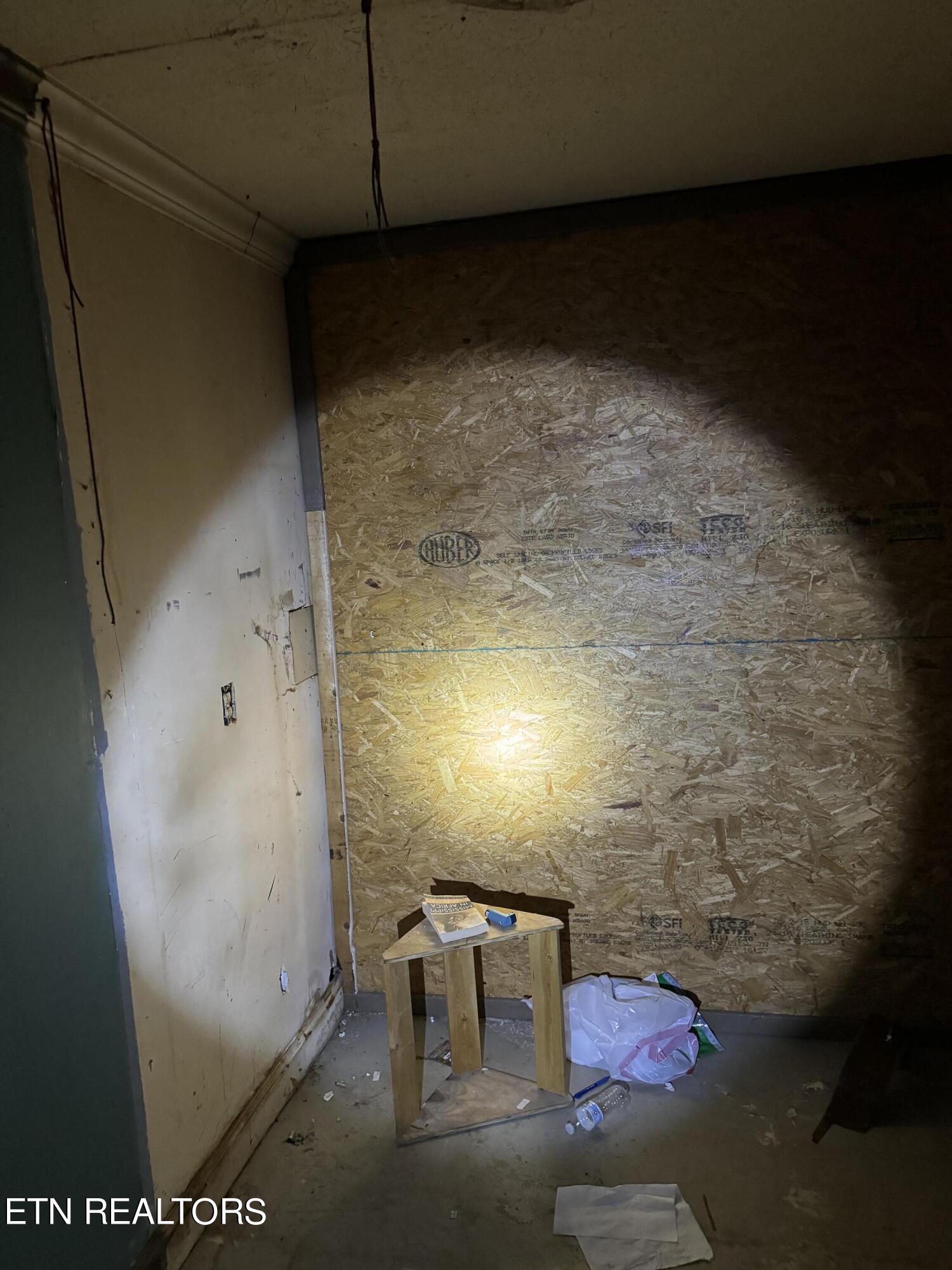 402 Harmon Road New Tazewell, TN 37825 - Photo 11 of 41 IMG_1432