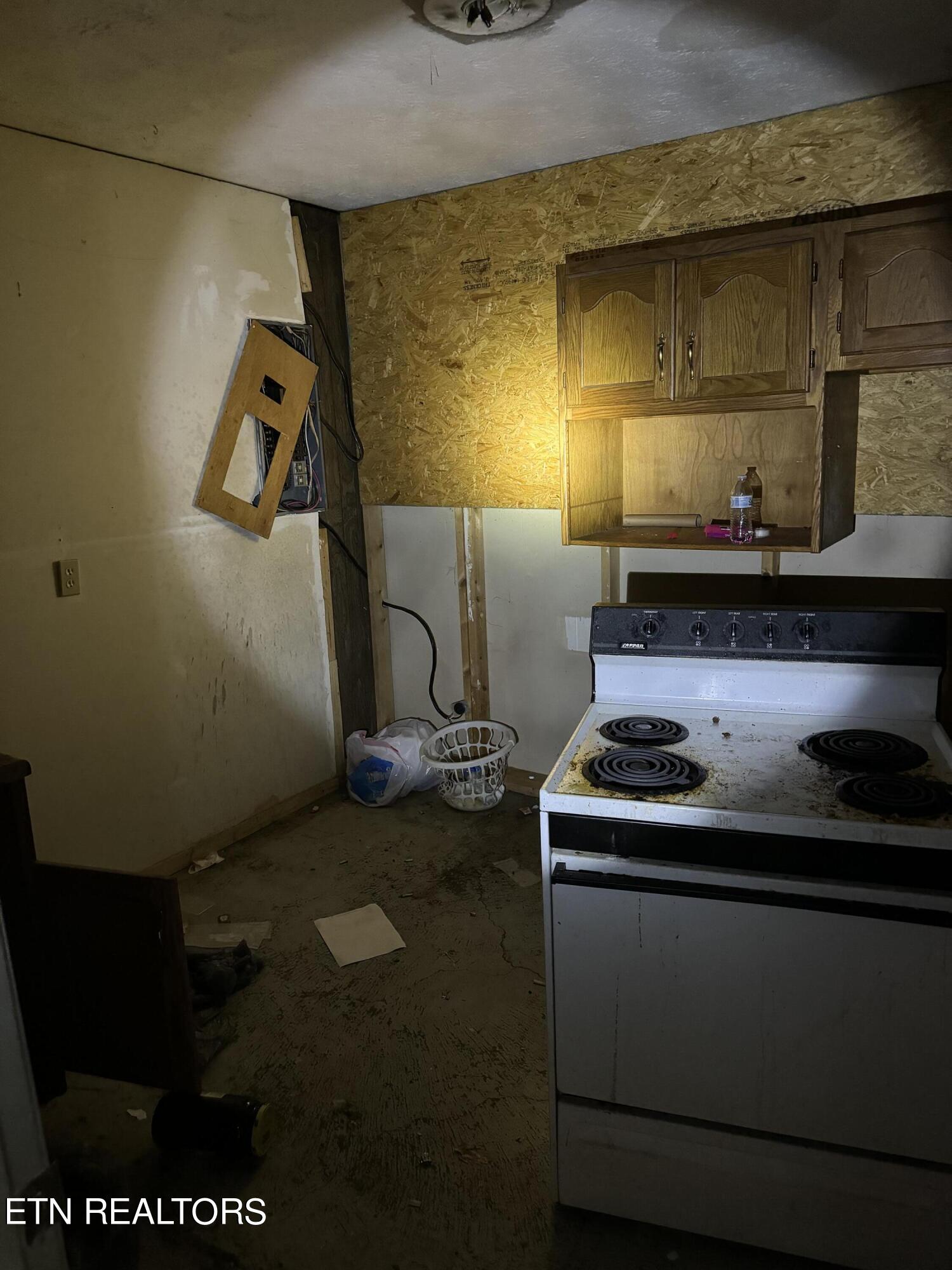 402 Harmon Road New Tazewell, TN 37825 - Photo 12 of 41 IMG_1433