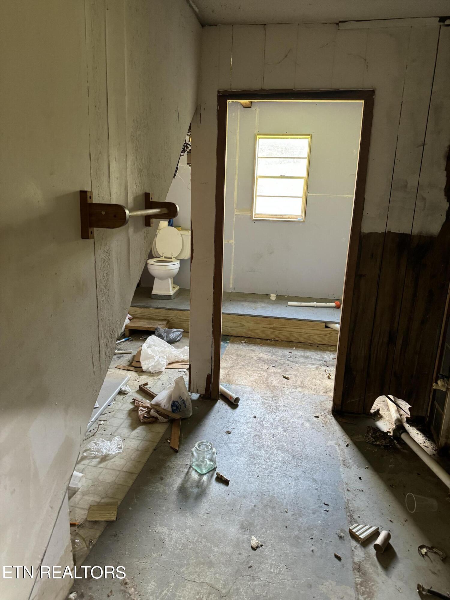 402 Harmon Road New Tazewell, TN 37825 - Photo 13 of 41 IMG_1434