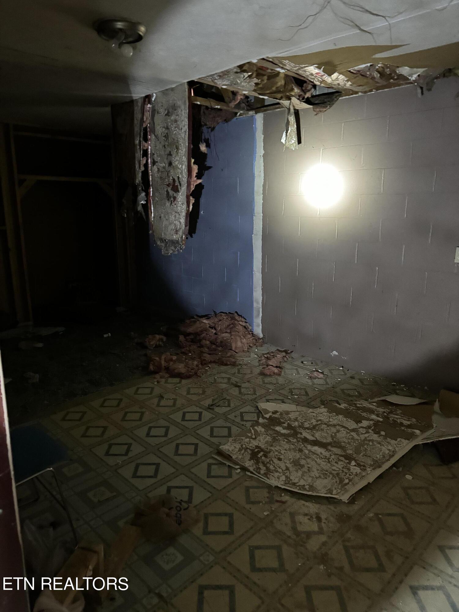 402 Harmon Road New Tazewell, TN 37825 - Photo 17 of 41 IMG_1438