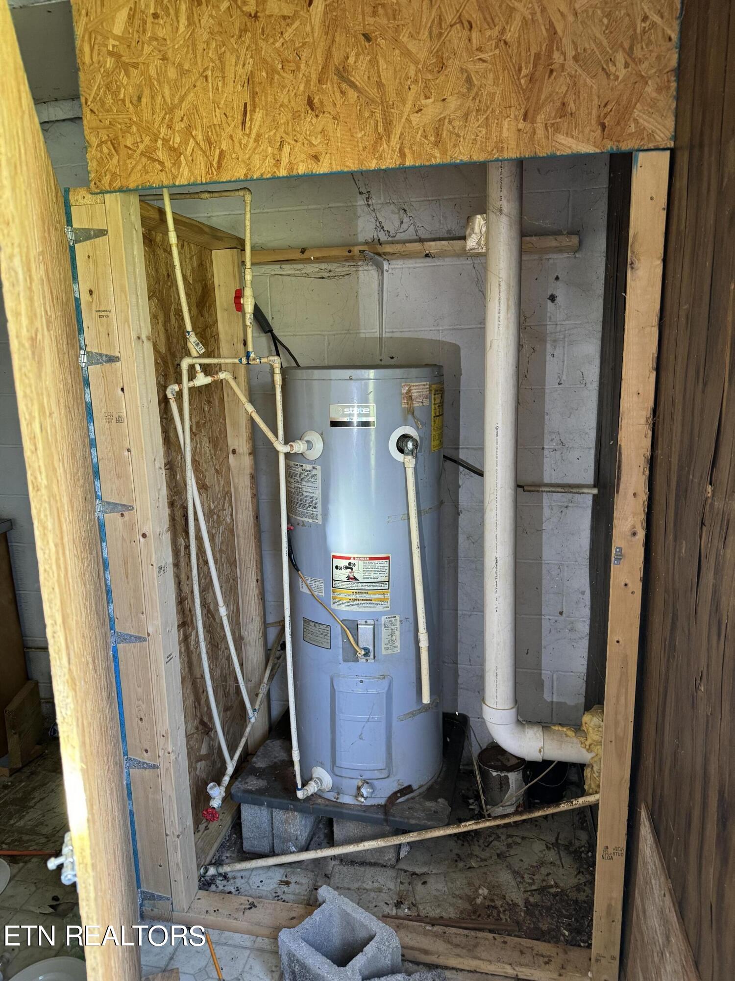 402 Harmon Road New Tazewell, TN 37825 - Photo 20 of 41 IMG_1441