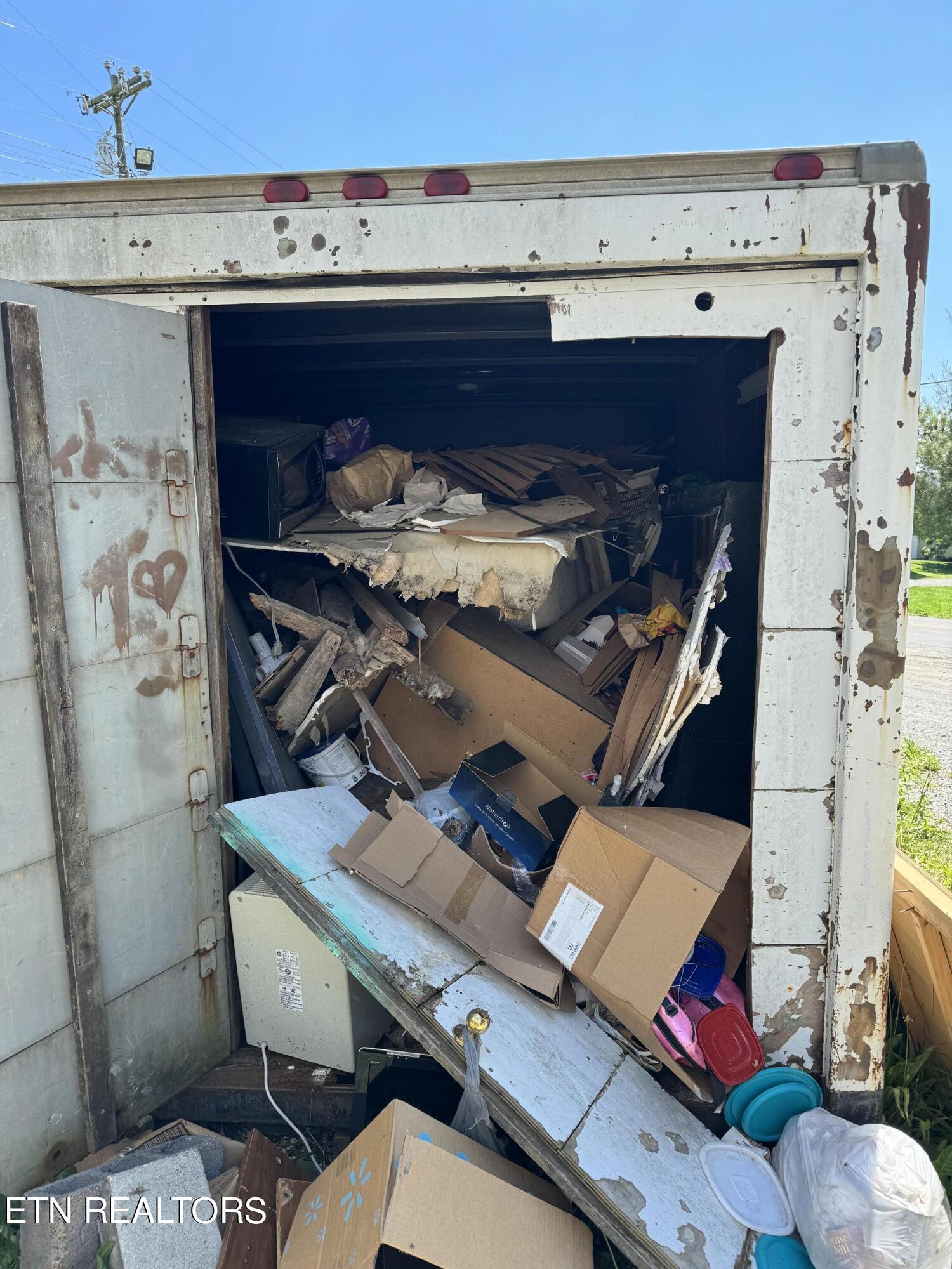 402 Harmon Road New Tazewell, TN 37825 - Photo 3 of 41 IMG_1422