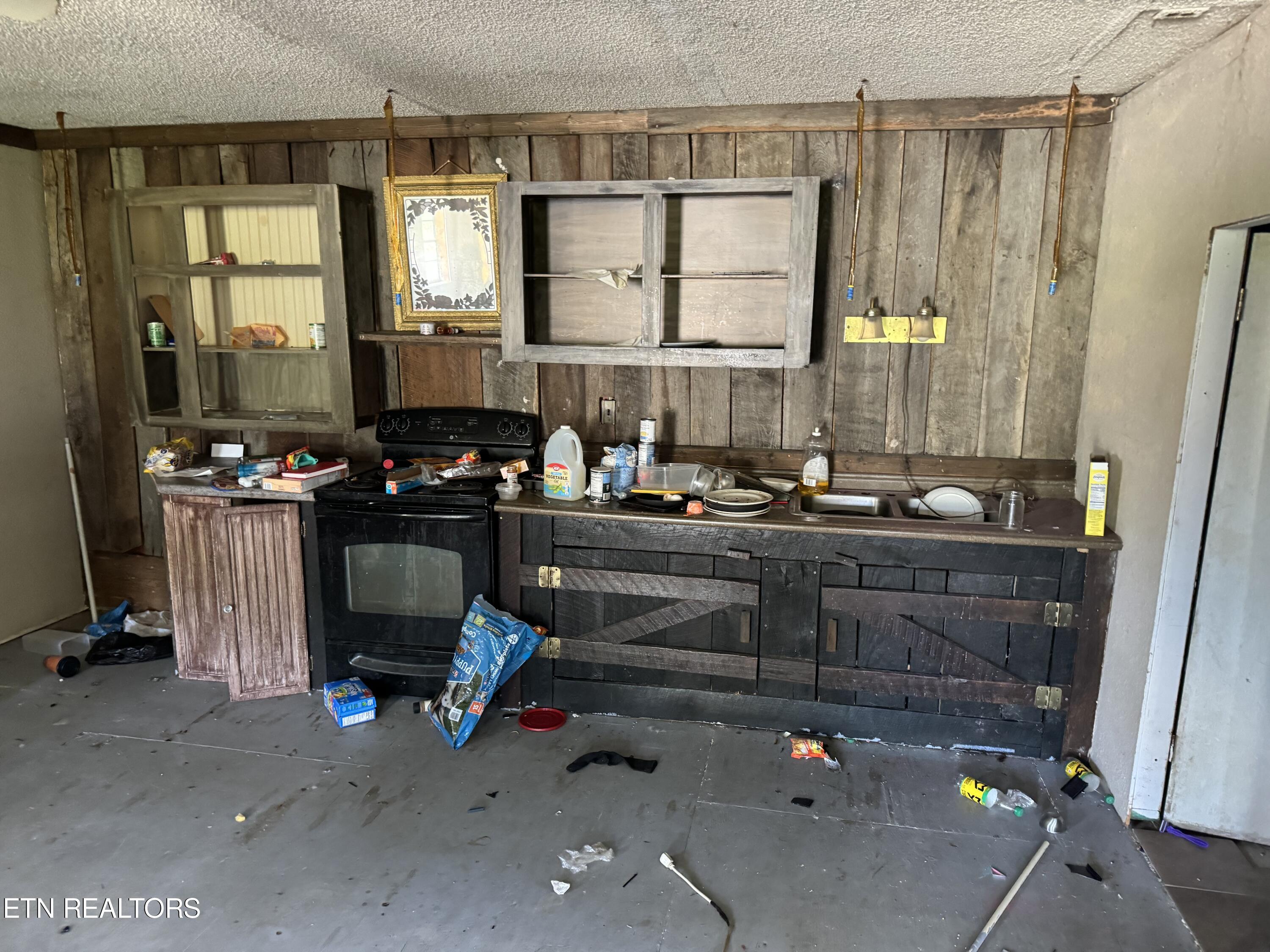 402 Harmon Road New Tazewell, TN 37825 - Photo 36 of 41 IMG_1463