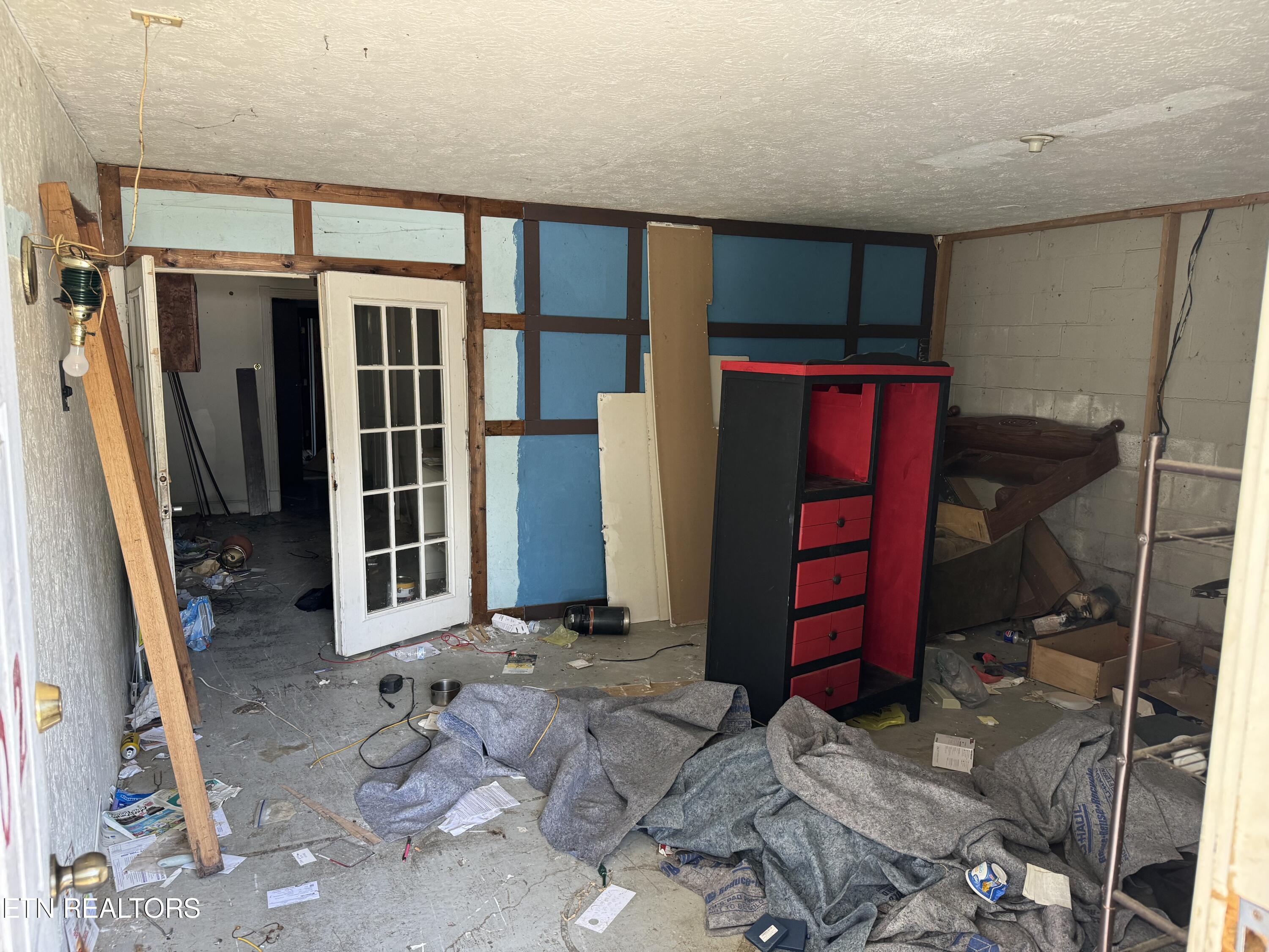 402 Harmon Road New Tazewell, TN 37825 - Photo 4 of 41 IMG_1424