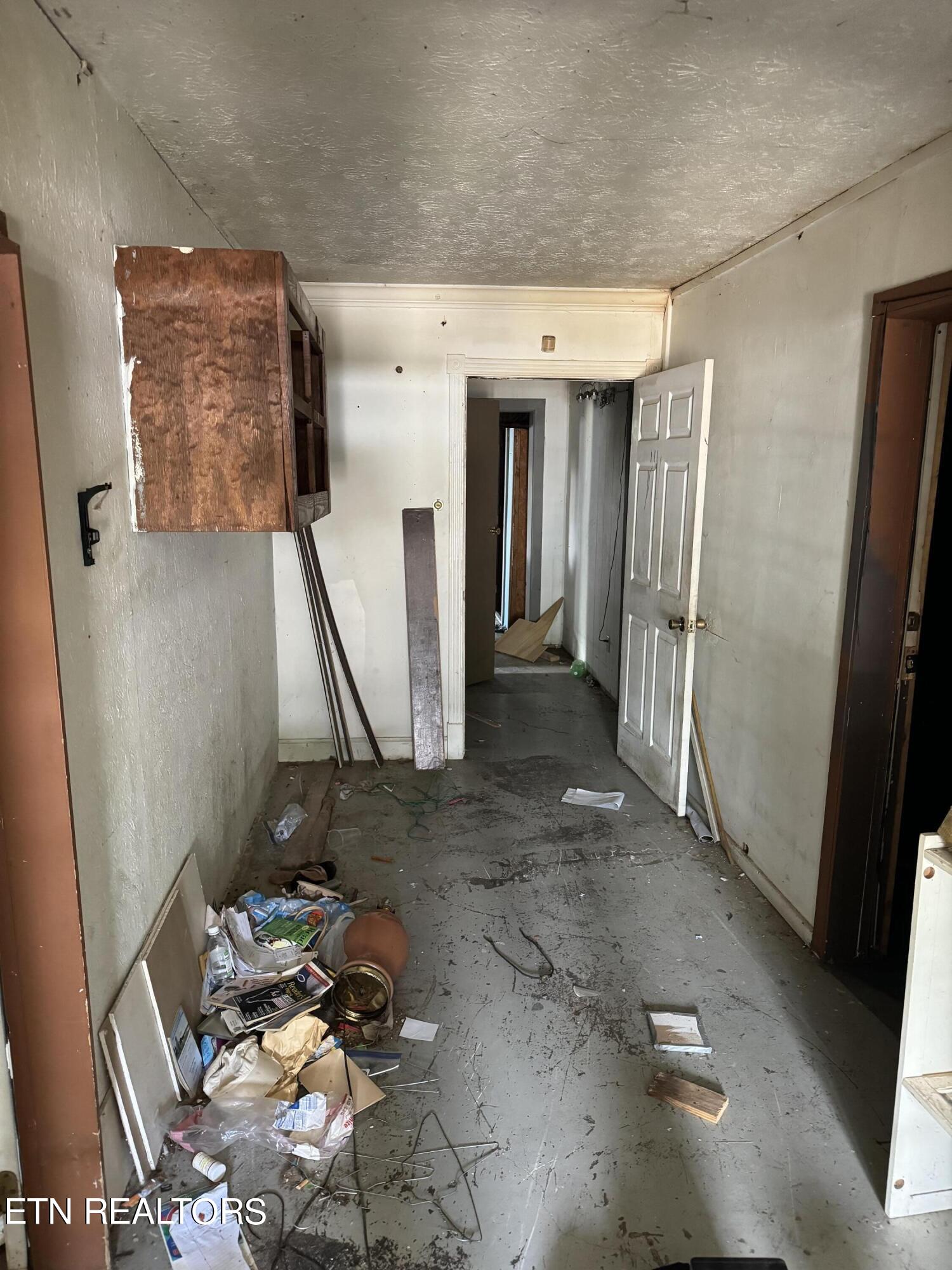 402 Harmon Road New Tazewell, TN 37825 - Photo 5 of 41 IMG_1425