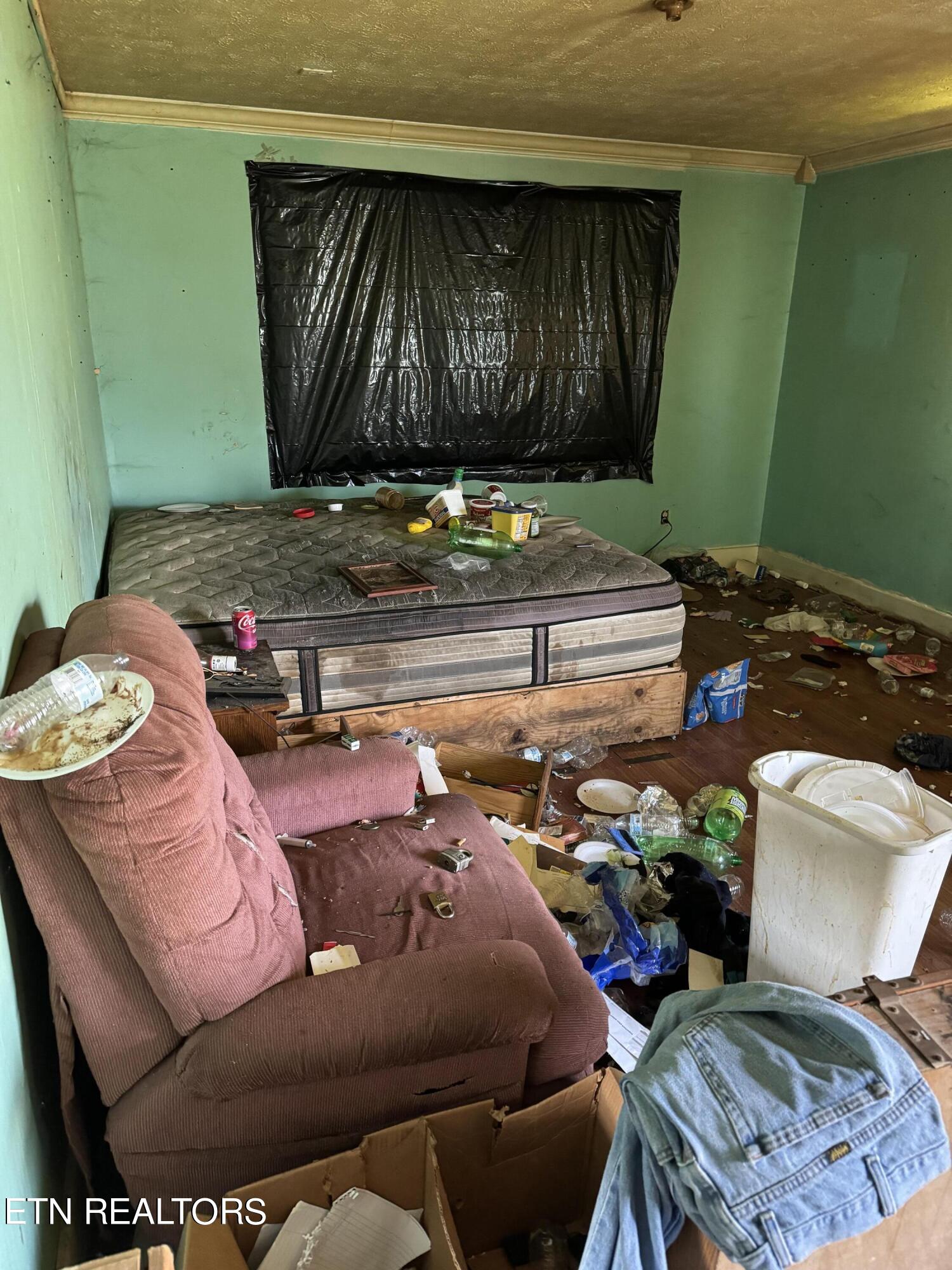 402 Harmon Road New Tazewell, TN 37825 - Photo 6 of 41 IMG_1426