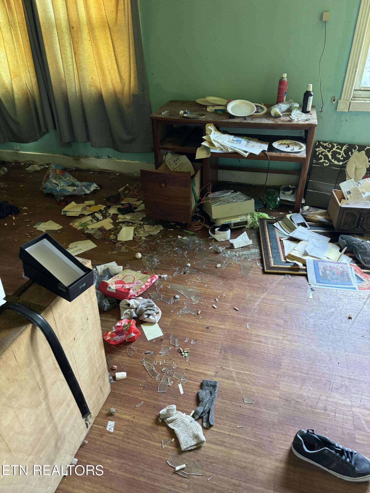 402 Harmon Road New Tazewell, TN 37825 - Photo 8 of 41 IMG_1428