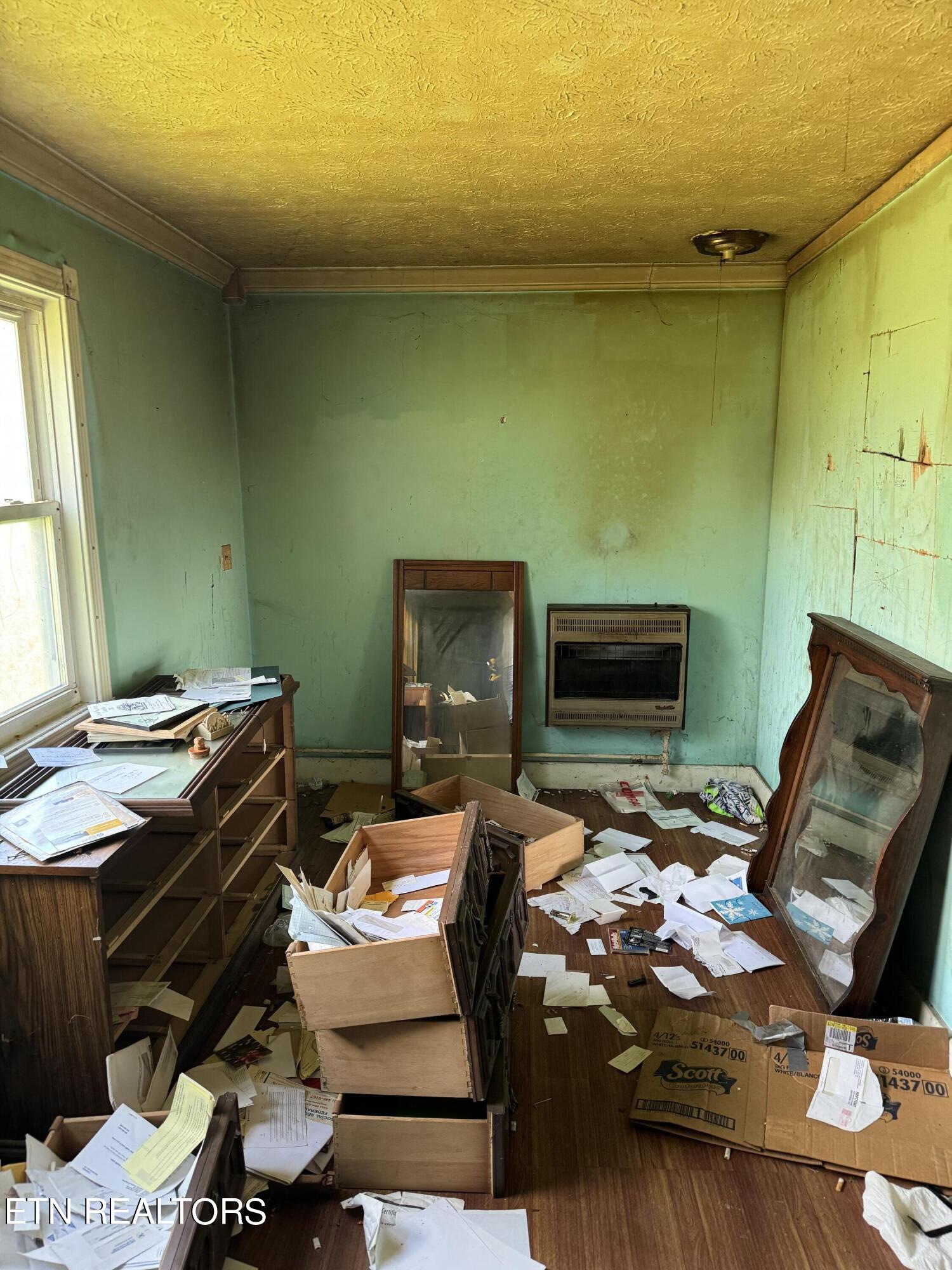 402 Harmon Road New Tazewell, TN 37825 - Photo 9 of 41 IMG_1429