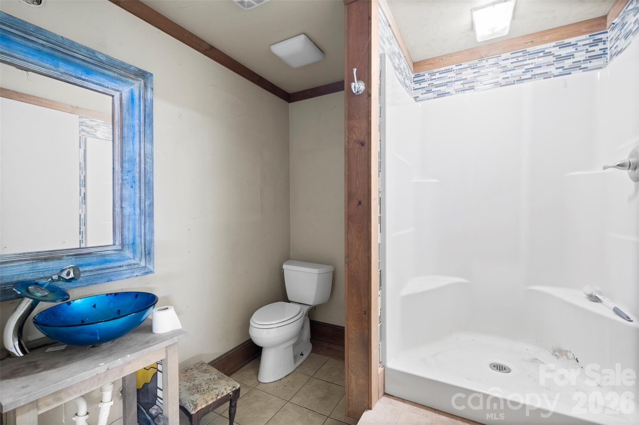 5208 Hickory Grove Road Mount Holly, NC 28120 - Photo 35 of 44 a bath room with a toilet and a bath tub