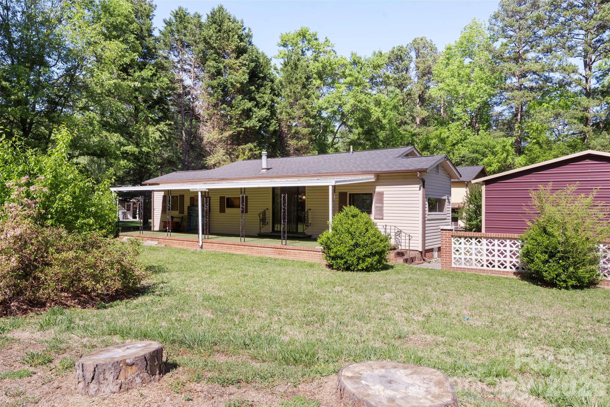 5208 Hickory Grove Road Mount Holly, NC 28120 - Photo 44 of 44 a front view of house with yard and green space