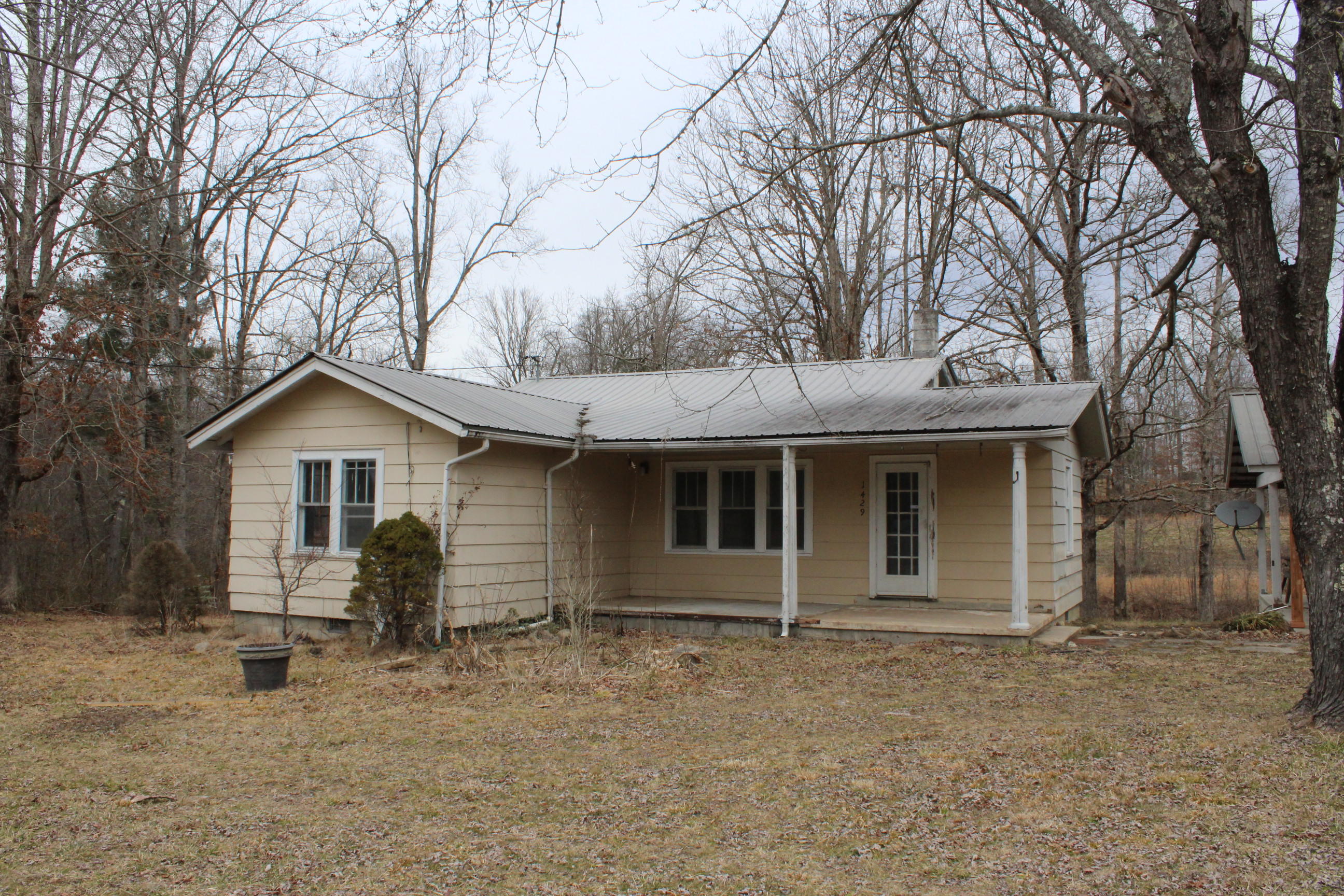 1429 Taylor Place Road Jamestown, TN 38556 - Photo 1 of 19 032