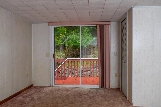 a view of a utility room