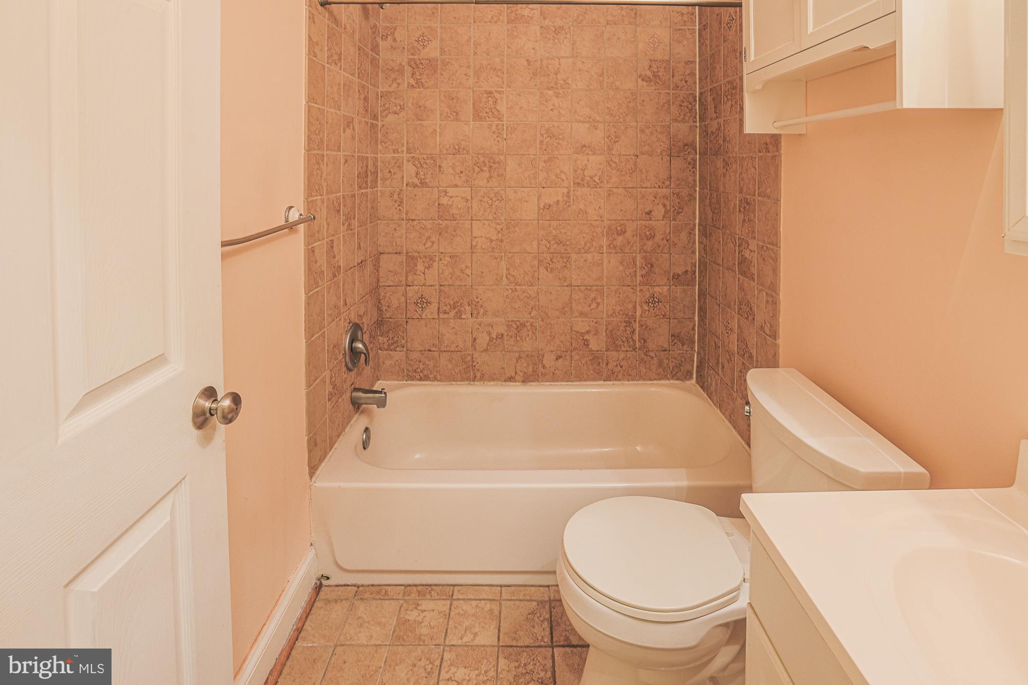 1447 William Street Baltimore, MD 21230 - Photo 35 of 72 a bathroom with a bathtub and a toilet