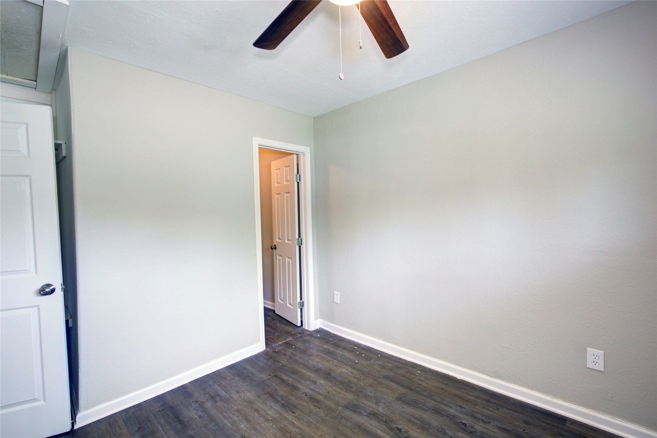 5406 Bataan Road Houston, TX 77033 - Photo 14 of 28 Master bedroom