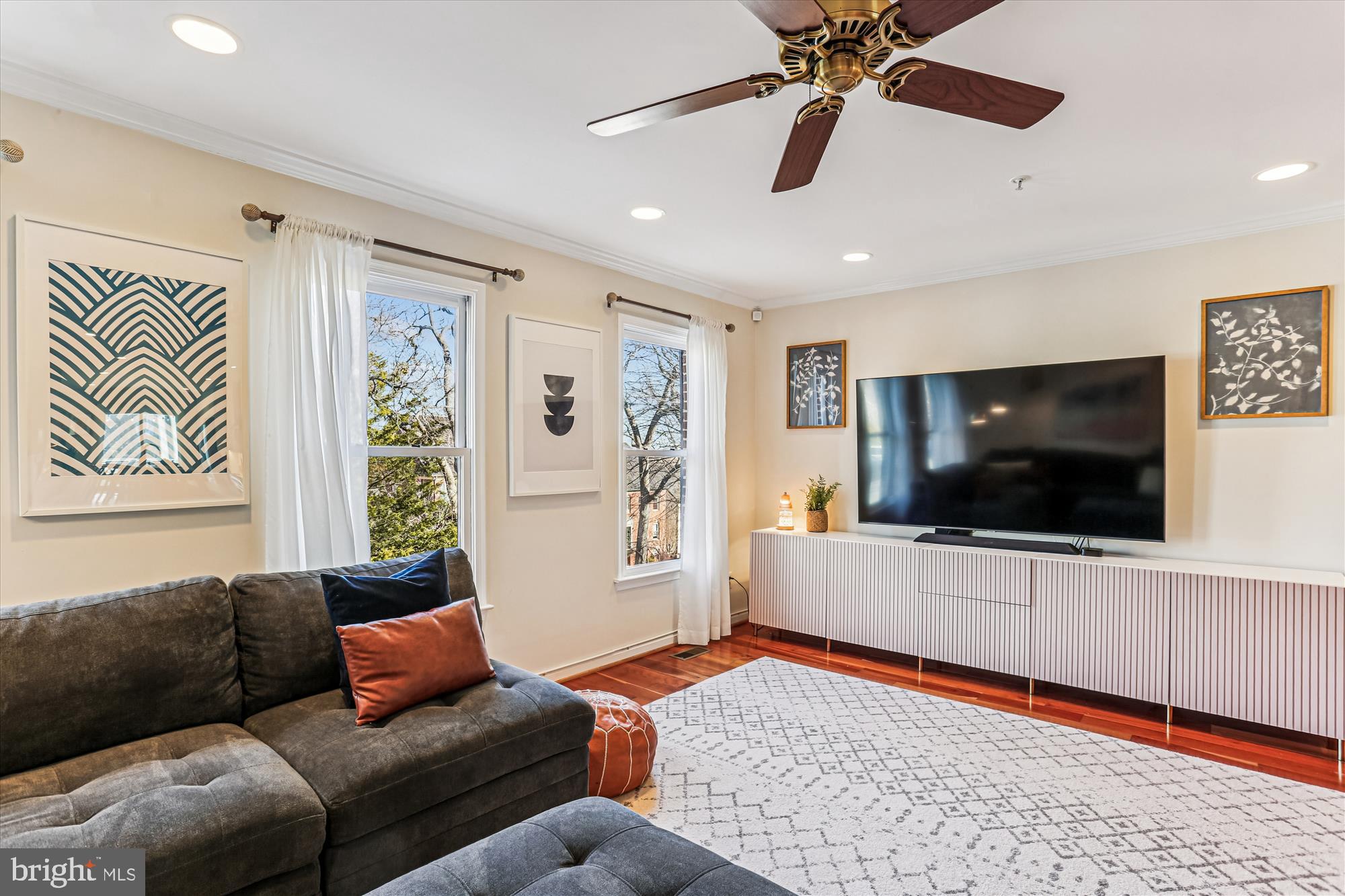 730 Kent Oaks Way Gaithersburg, MD 20878 - Photo 12 of 65 a living room with furniture and a flat screen tv
