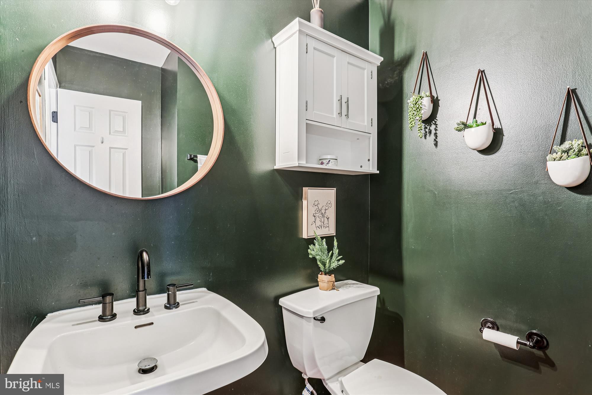 730 Kent Oaks Way Gaithersburg, MD 20878 - Photo 17 of 65 Updated powder room